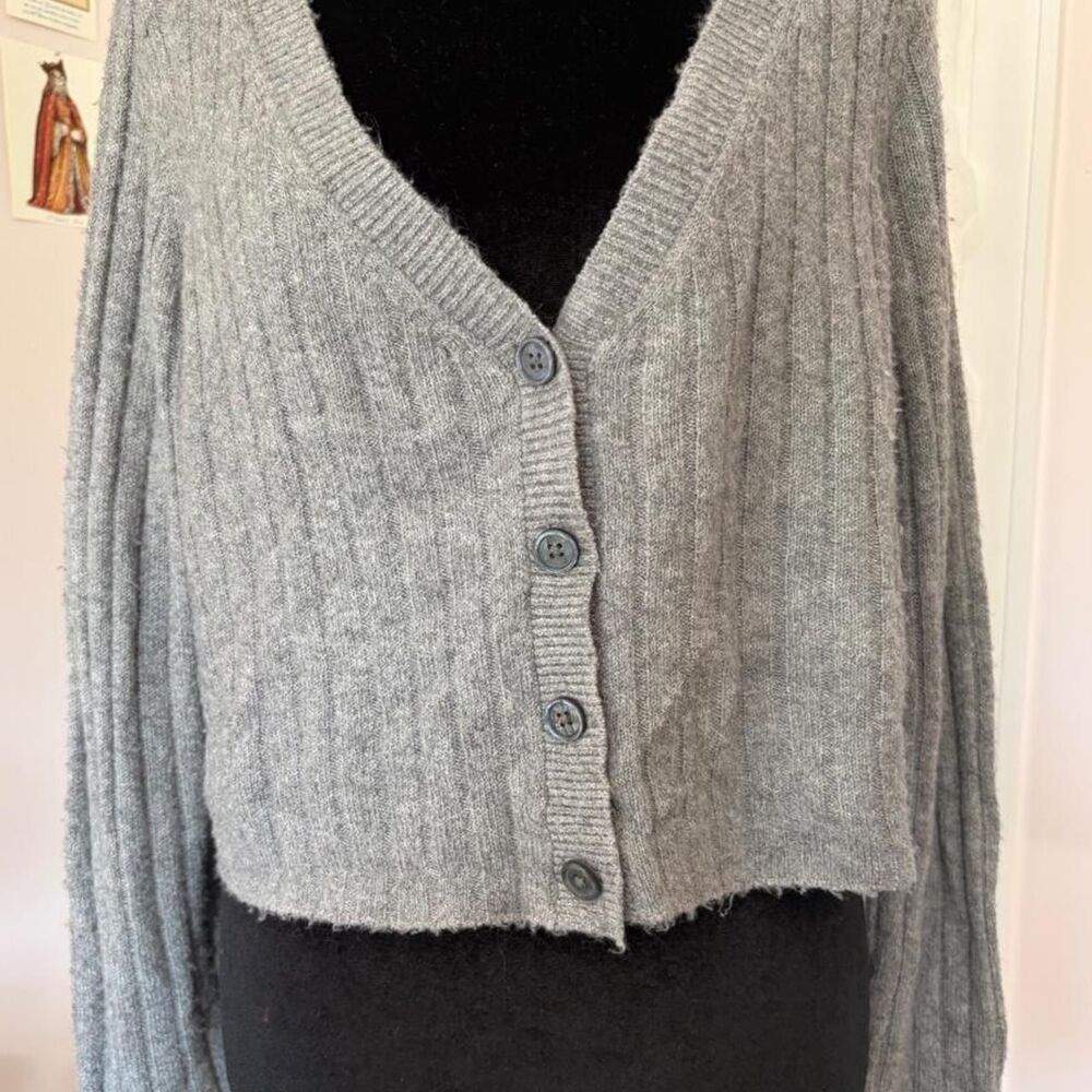 American Eagle Outfitters gray cropped cardigan in a S